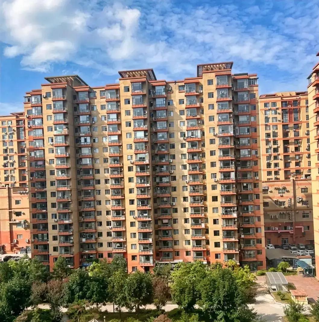 亲戚把95万存款和220万拆迁款全塞进微信零钱通，说懒得跑银行，每天还能赚28块