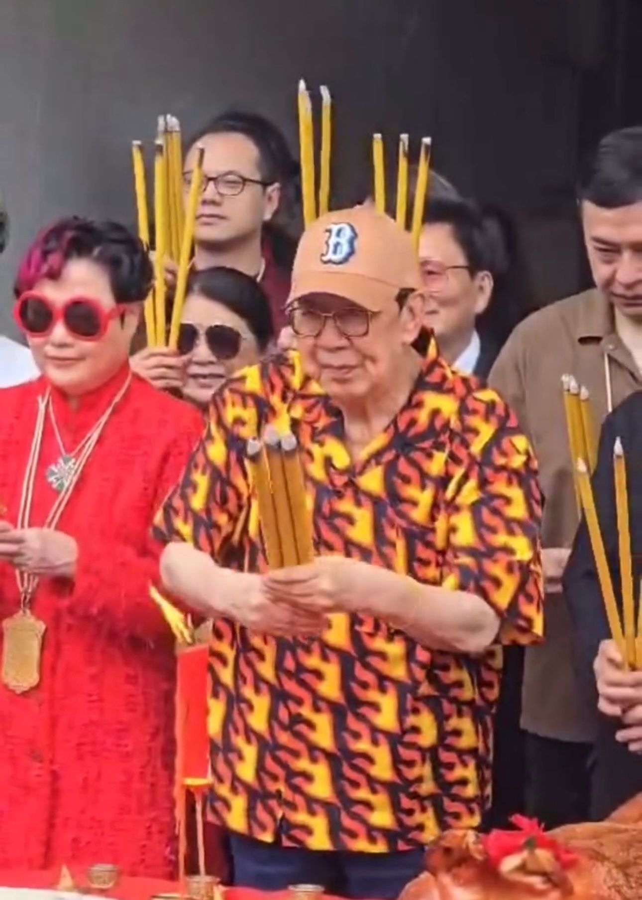 94歲的胡楓（修哥）今日下午紅館舉行演唱會，挑戰世界紀錄！網傳嘉賓：陳奕迅、黎明