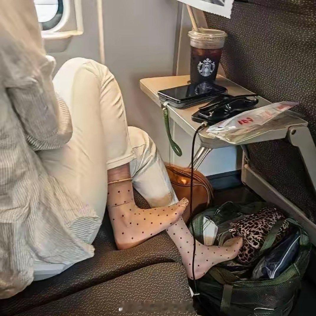 假如你在高铁上遇到脱鞋子的，该怎么办 
