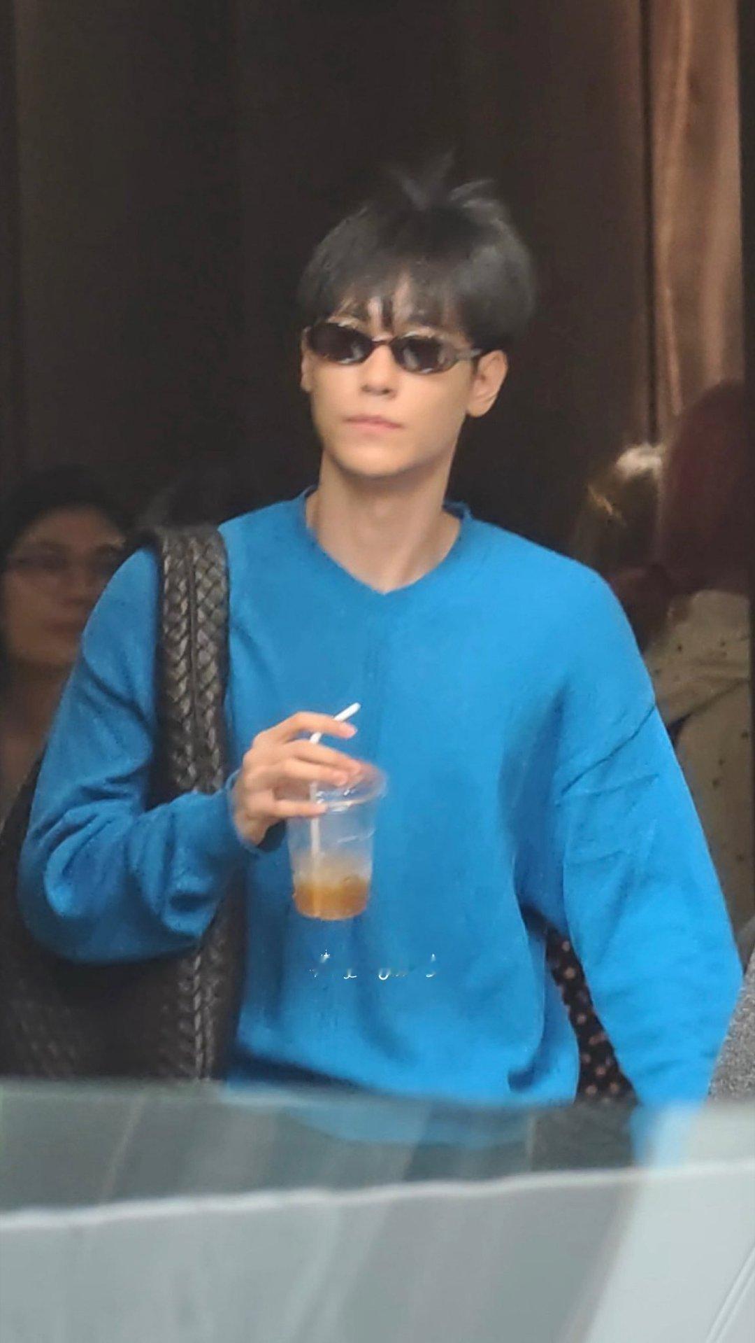 今天也很哥妹 ​​​