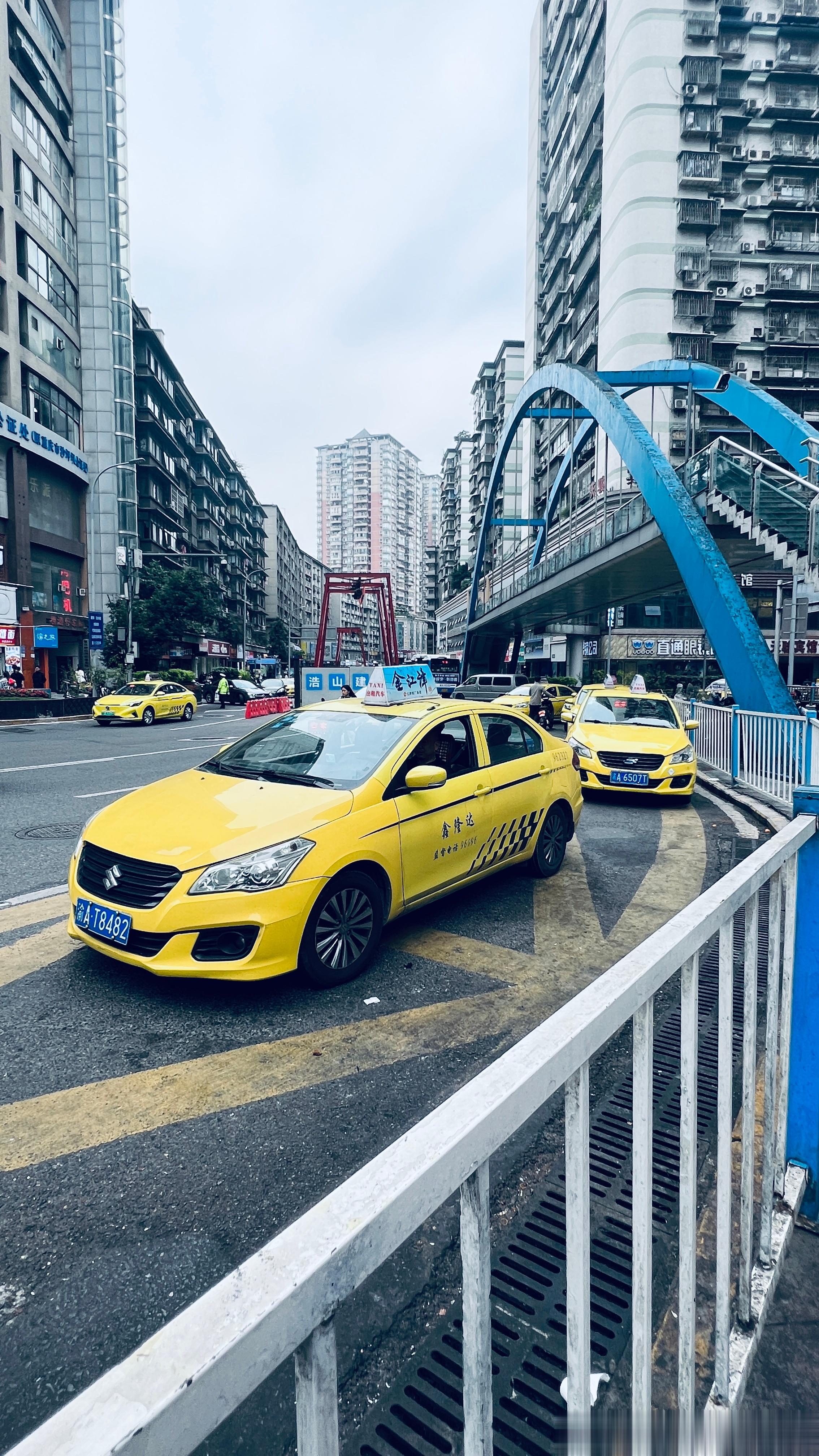 摩德纳黄超跑，启动！[馋嘴][馋嘴][馋嘴]  ​​​