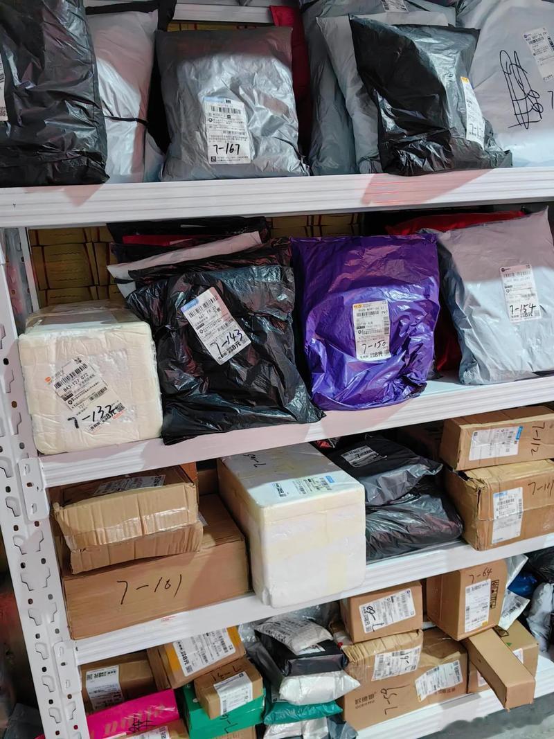 情感社区以后快递地址只写到小区 其实：驿站代收的包裹📦根本不需要家门号，详细地