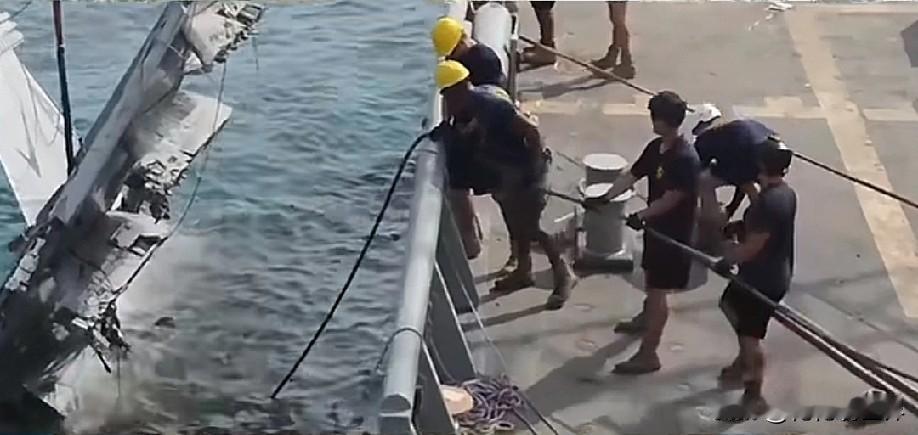 12月5日中午的消息，现在他来了，第一条：美军航母连环事故：5架战机坠海未寻回，