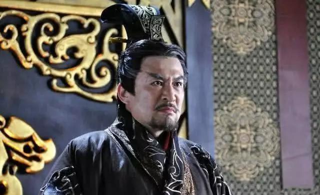 秦始皇在位期间为何无人敢造反？看清这三项举措，谁还敢轻易挑战帝王权威！

公元前