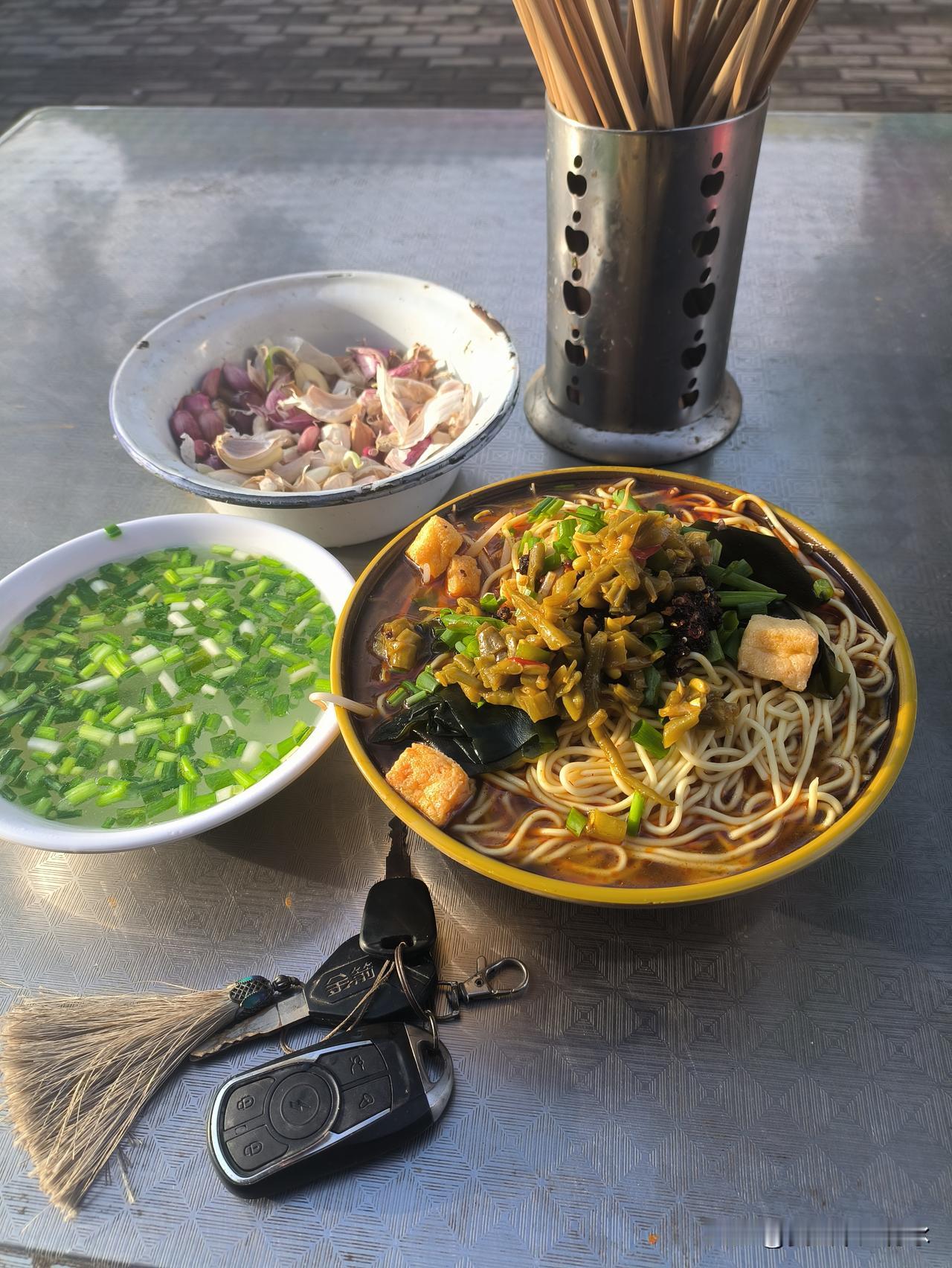 农村俗语“做亲门户相对”，这话确实不假！
有位五十多岁的早餐店老板，她娘家的奶奶