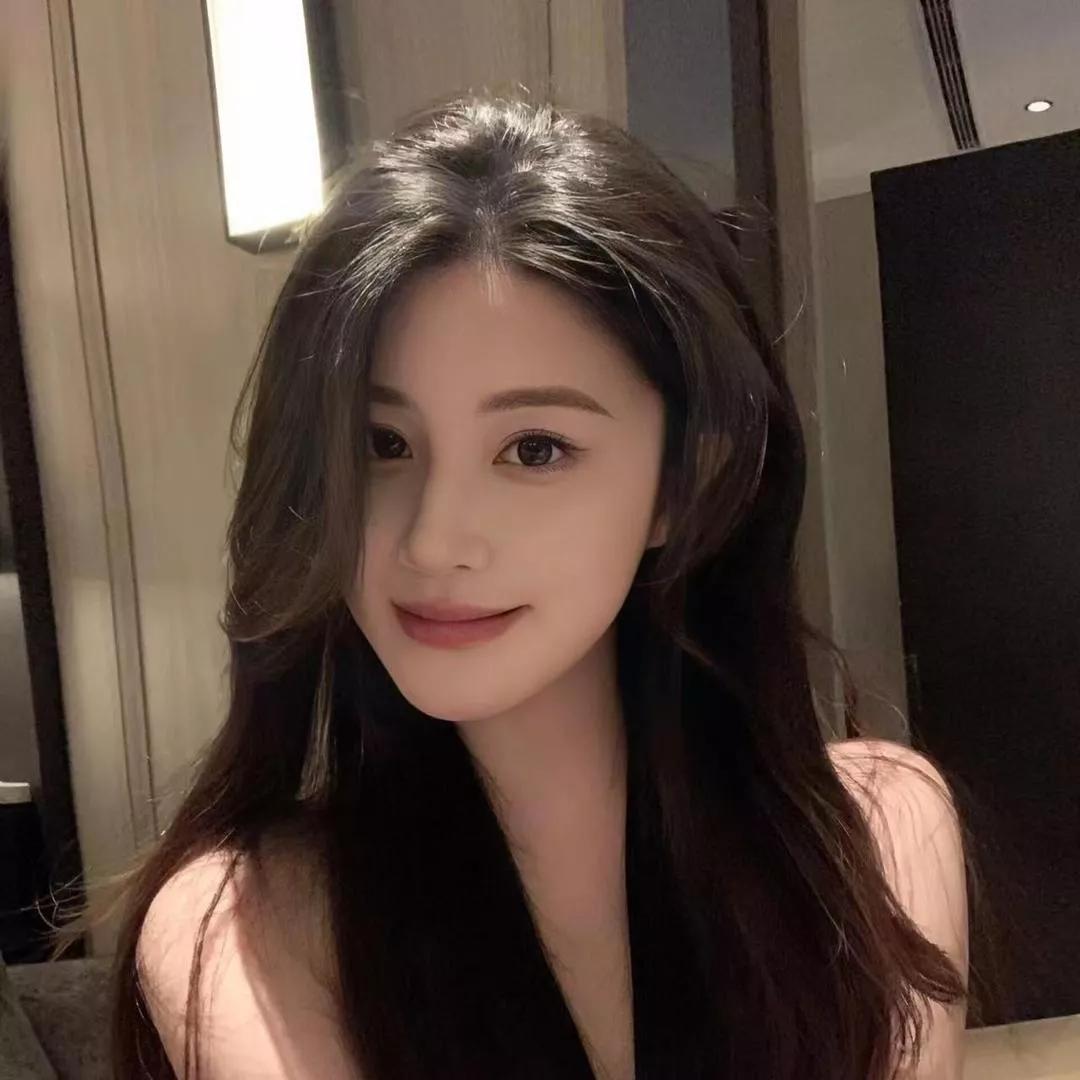 甜美少女，温柔微笑，气质迷人。少女感笑容 少女感微笑女孩 温柔美少女 少女的笑容