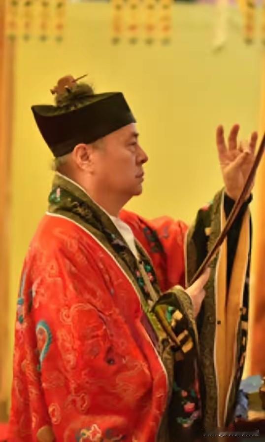 一个留美的计算机博士，遇到“龟息”之前，世界里恐怕只有数据和代码。
但浙大的张高