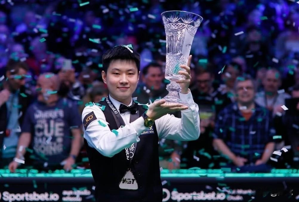 2026斯诺克球员锦标赛决赛在特尔福德落幕。赵心童与希金斯激战至17局，最终以1