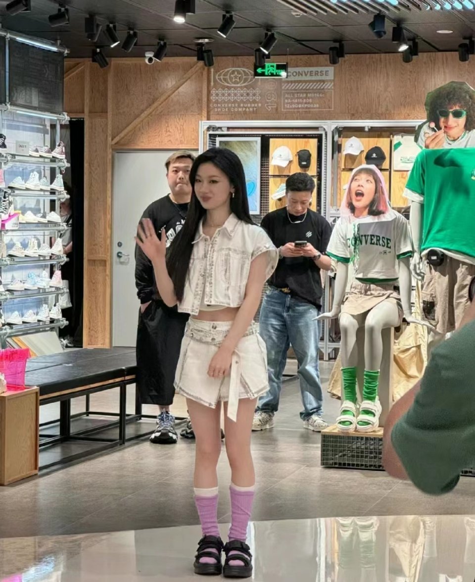 单依纯这么矮的吗？ ​​​