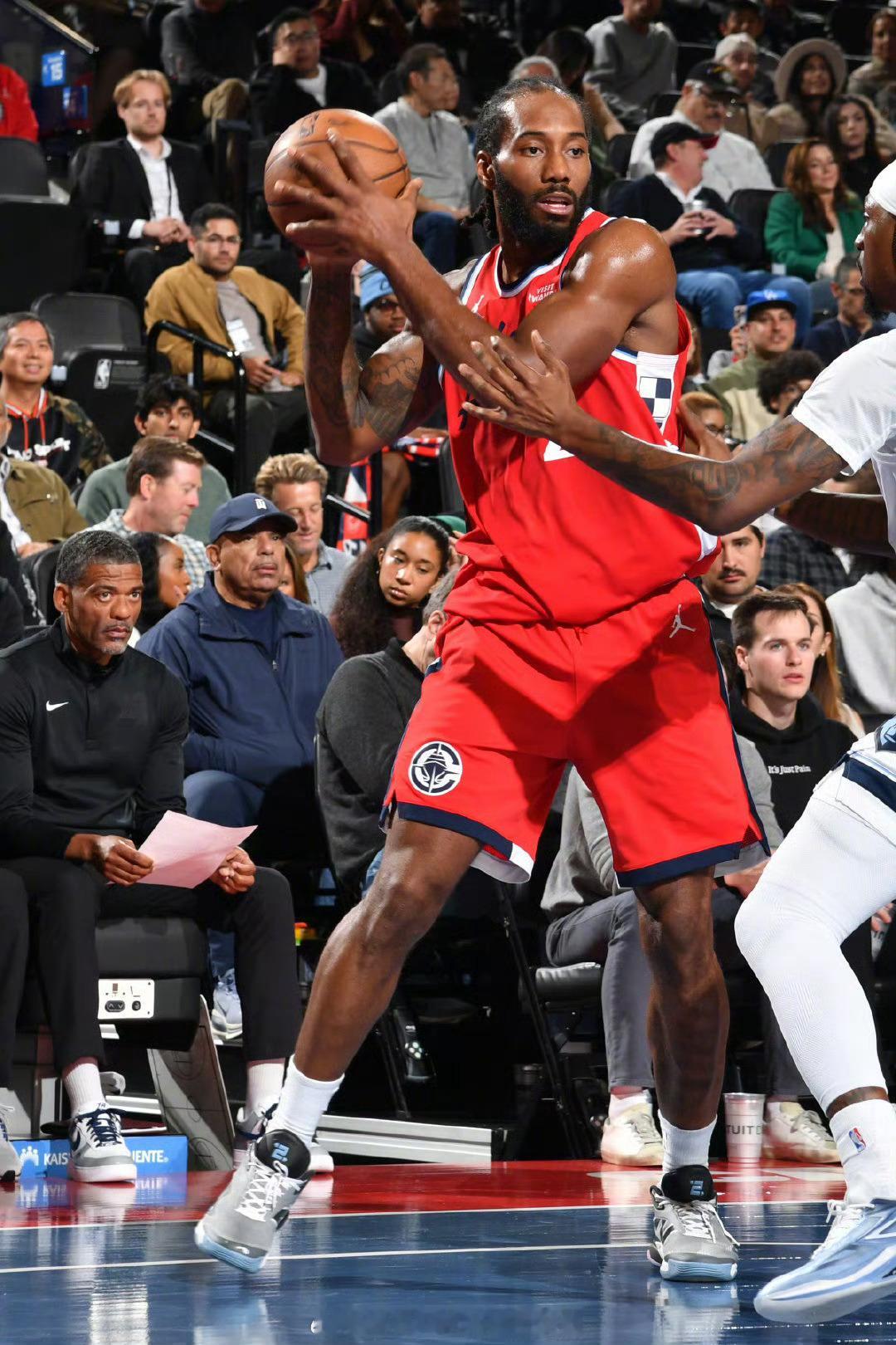 小卡出战空砍39分依旧输球，鲈鱼你还有什么借口？伦纳德39分