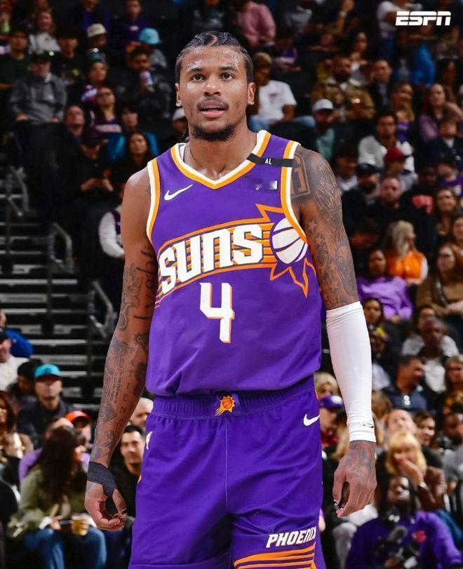 英俊少年杰伦格林，今天将迎来太阳的首秀，在今年夏天的一笔涉及杜兰特的大交易中，格