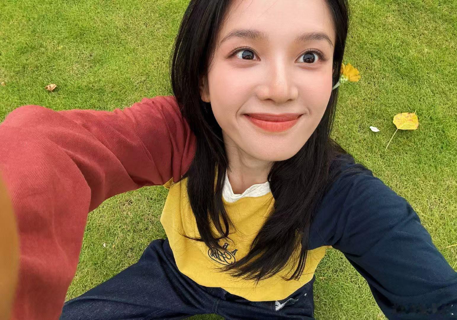 张婧仪仰拍镜头张婧仪告别七月好美啊仪酱 ​​​