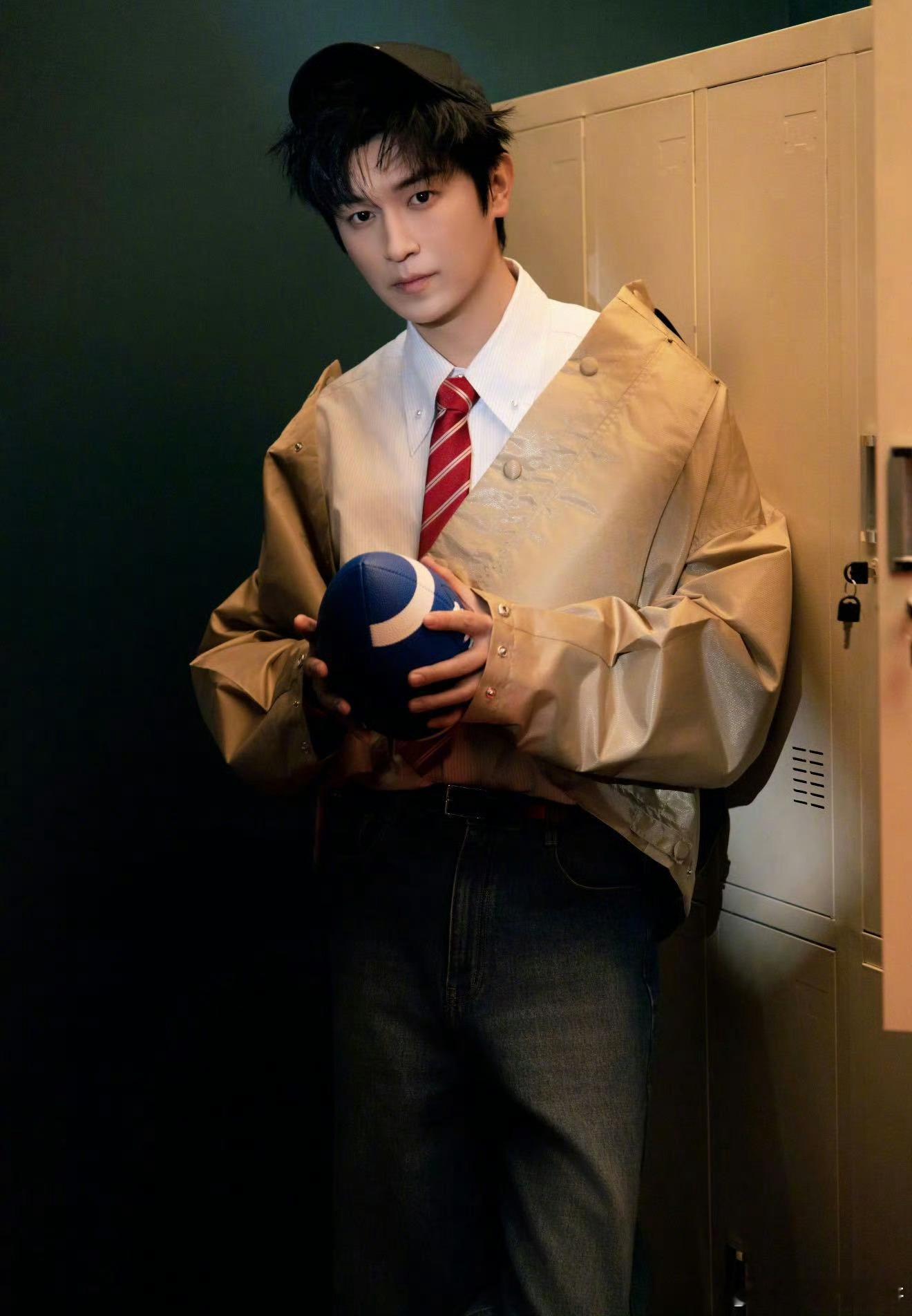 苏超十三队主打一个貌合神离 内娱最真实舞台来了！苏超十三队球场劲敌变舞台队友，主