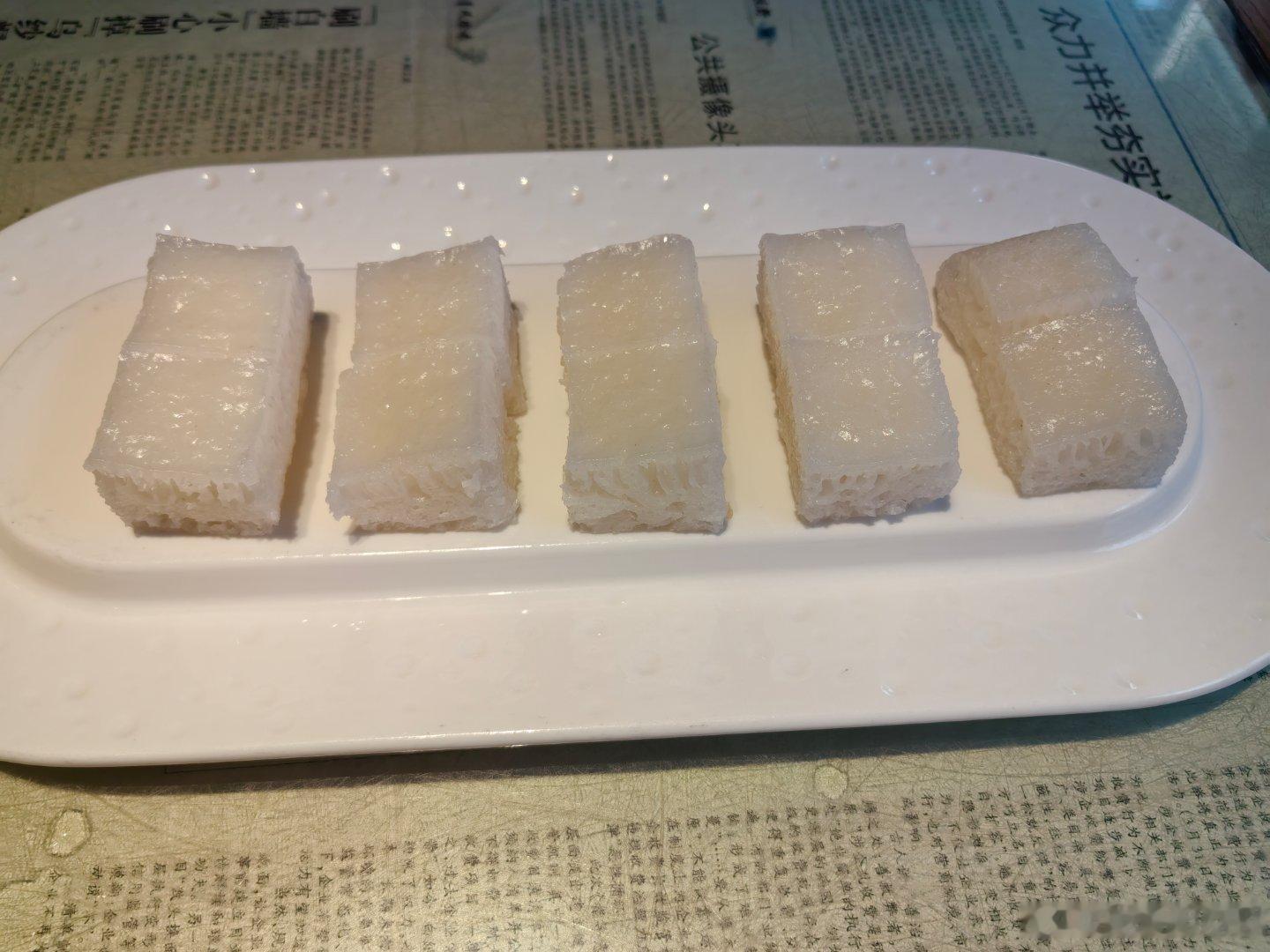 广州的伦教糕，在湖北这个叫发糕，就像冰沙放了红豆椰果在福州叫冰饭、海南叫清凉补都