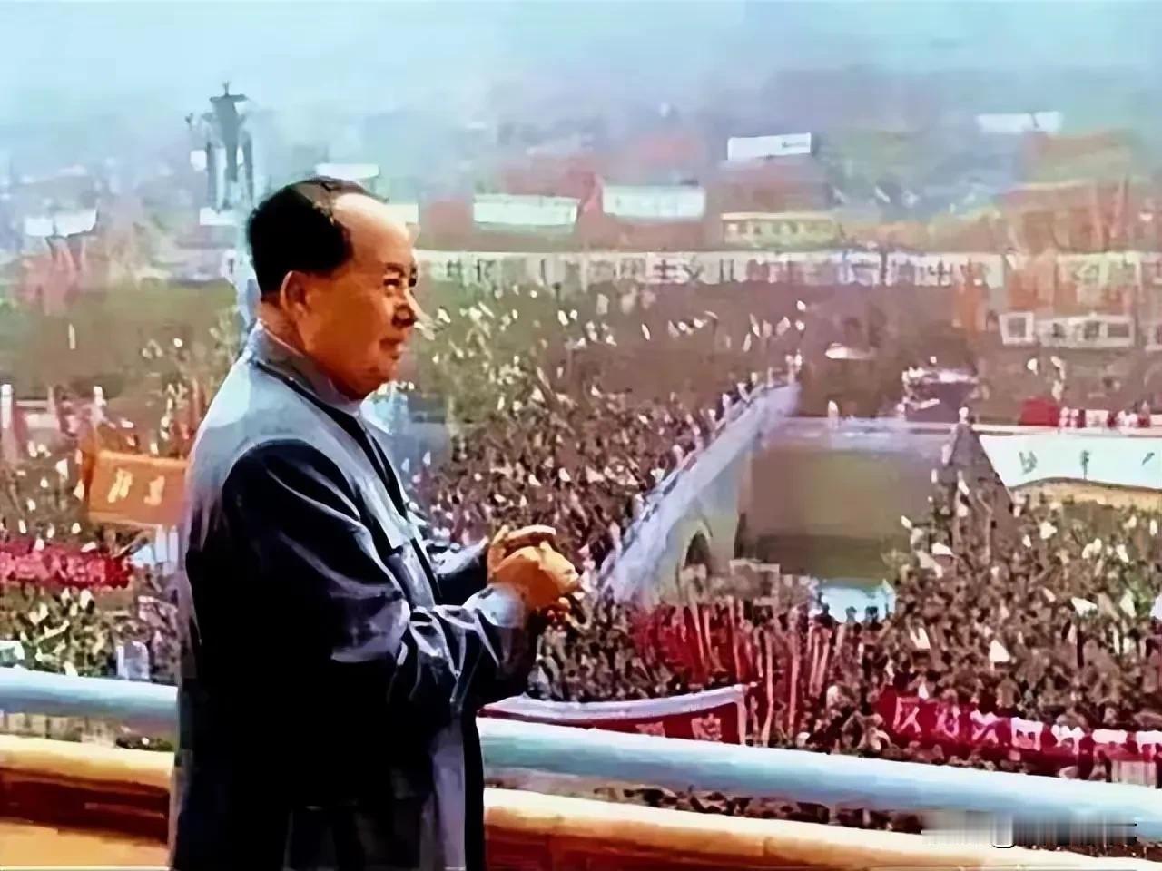 1970年5月，乔冠华为毛主席起草“五二零”声明，只花了1个多小时，喝了半瓶多茅