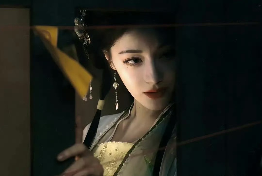 我会因为迪丽热巴的这一个镜头去尝尝咸淡，希望剧情别拉胯 ​​​