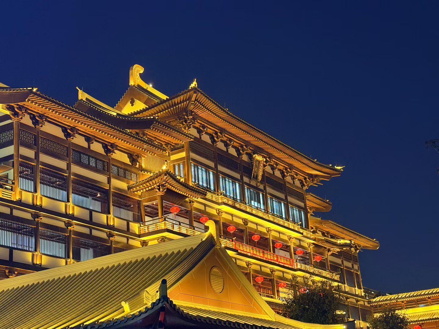 这个年过的好快……日子回归平静，热闹后的落差感总让人不适应。高速堵车大哥在路边架