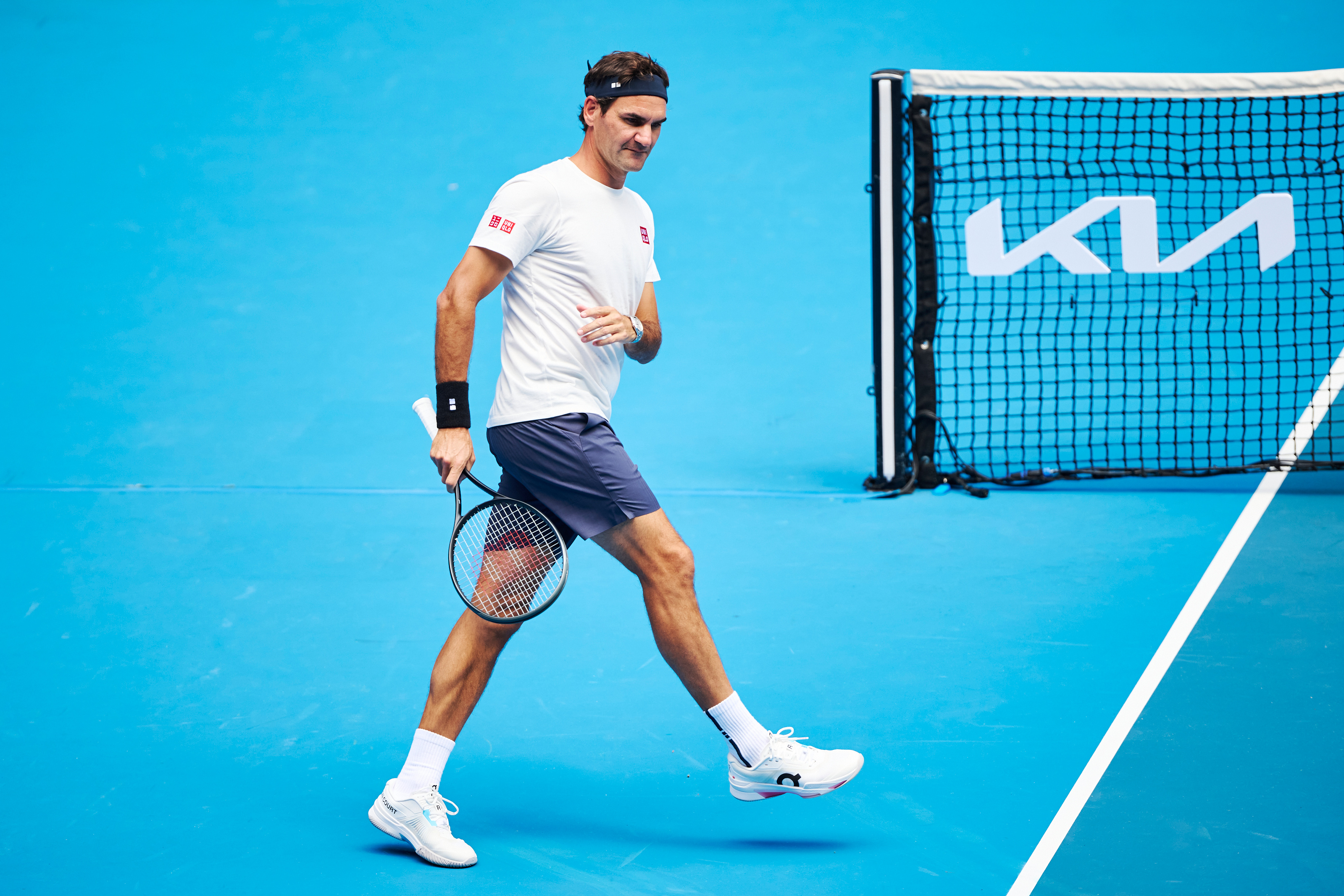 戴发带的瑞士网球天王费德勒重返澳网罗德拉沃尔球场，帅气！摄影：澳网前方记者 李建