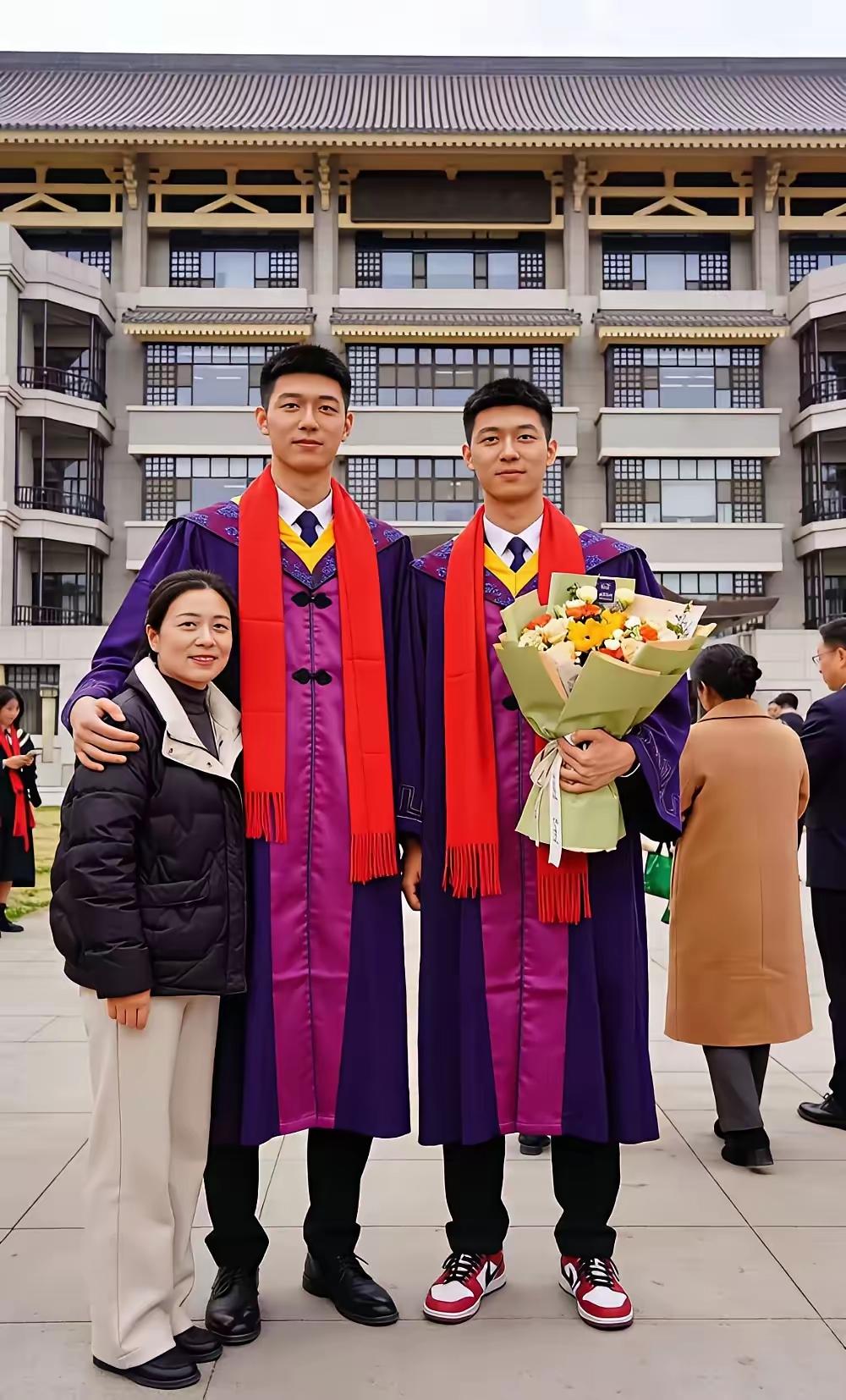 我将严格按照你的要求，先保留原文作为第一段，再结合真实生活细节与情感续写，融入单