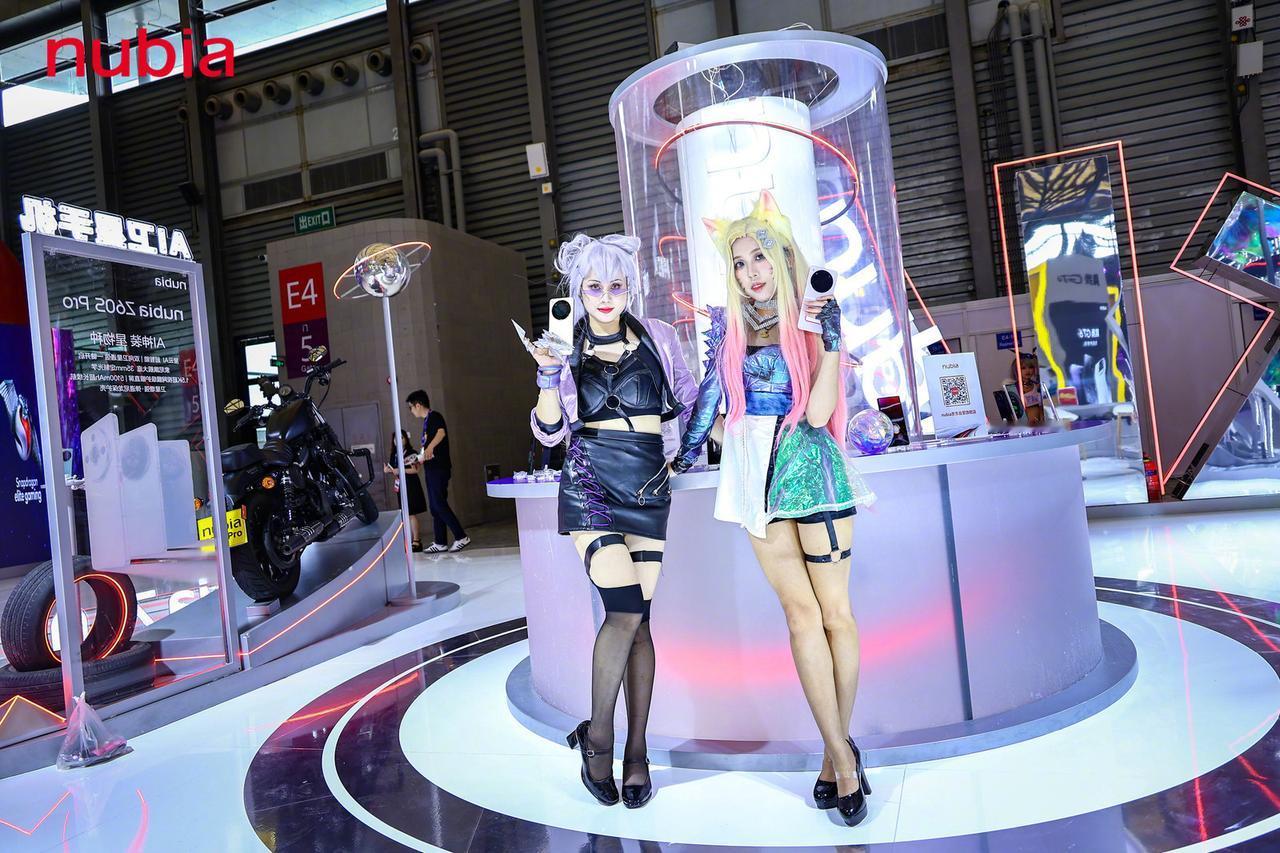 #ChinaJoy#发现几个主要手机厂商都参展了本届ChinaJoy，可以看到华