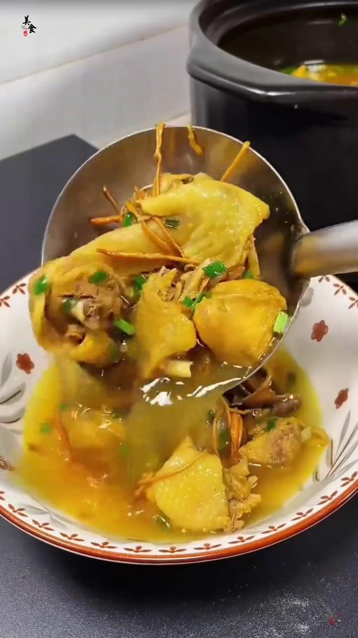 排名第一的汤要经常多喝。
·一、猪尾巴黄豆汤。恢复元气，浑身是劲。
·二、苹果排