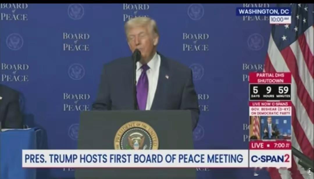 特朗普今天（北京时间2月20日）谈到中国军队：“我四月份要去中国……上次我去中国