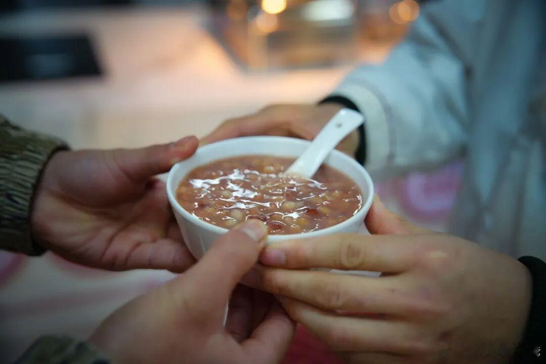 三川金盾烽火问鼎计划热点观点 军营腊八粥 暖胃更暖心今天是农历十二月初八，也是中