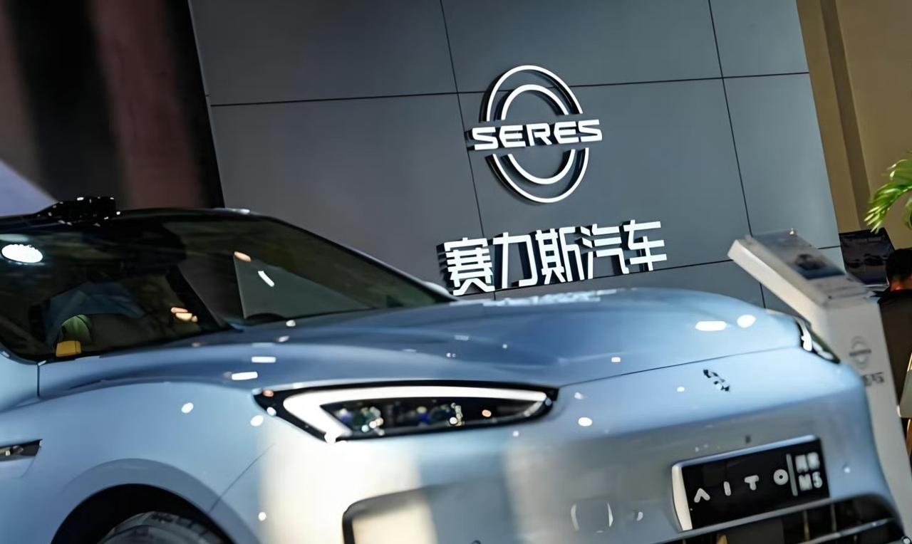 每卖一辆问界，就有13.6万要进华为的口袋。最近这数字在网上都吵翻了。

有人算