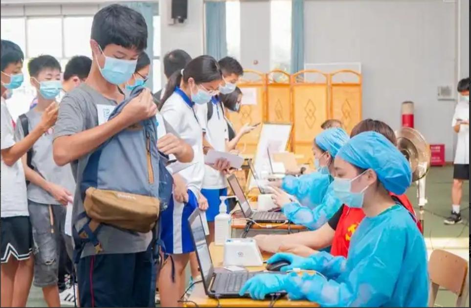 科兴疫苗最近又被顶上热搜了，当年打完三针的人，该怎么理性看待这件事？ 隔了几年，