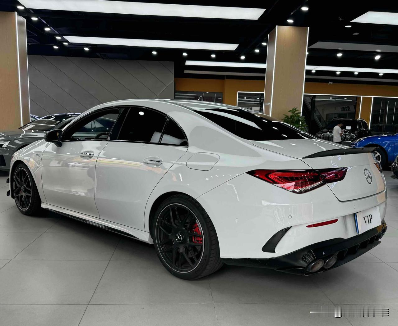 这两天思考一个问题：为什么满大街的奔驰宝马，他们的钱哪里来的？房子动辄万元一平米