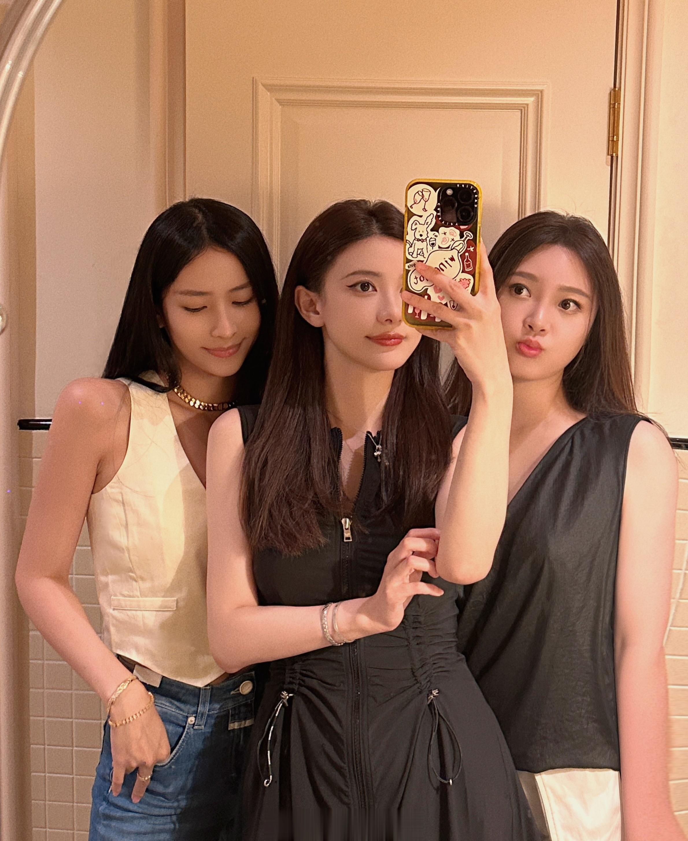 你们有看我xhs小号吗？哈哈哈哈哈“997不是酒酒7” ​​​