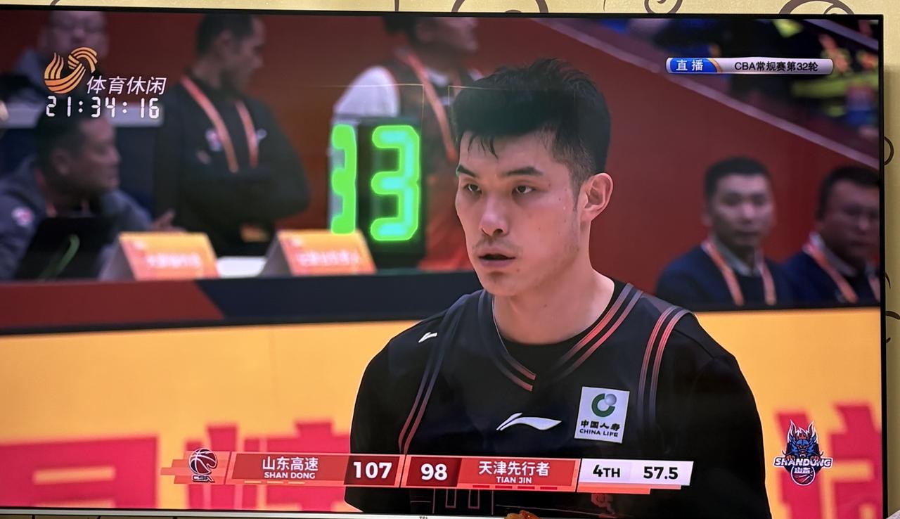 山东高速男篮艰难战胜天津男篮！
让人看得心惊肉跳！
面对排名倒数的天津男篮，高速