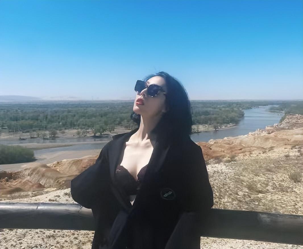 高层管理人员“牵手门”胡经理和梁局长的“外卖门”，与情妇纠缠不清
比起胡经理“牵