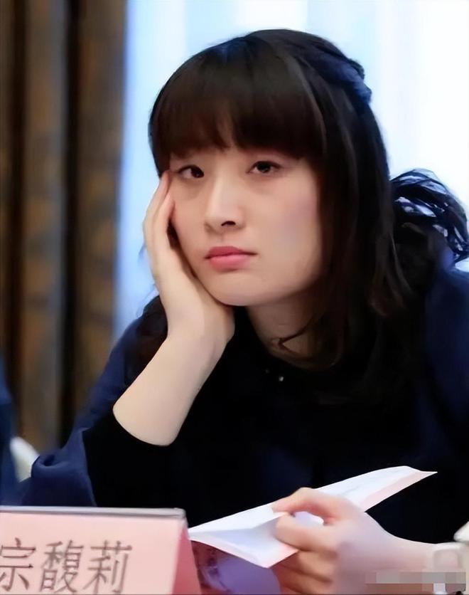 三叔对宗馥莉的评价：从小自私，六亲不认。

从很多采访中看出宗馥莉是“杀伐果断”