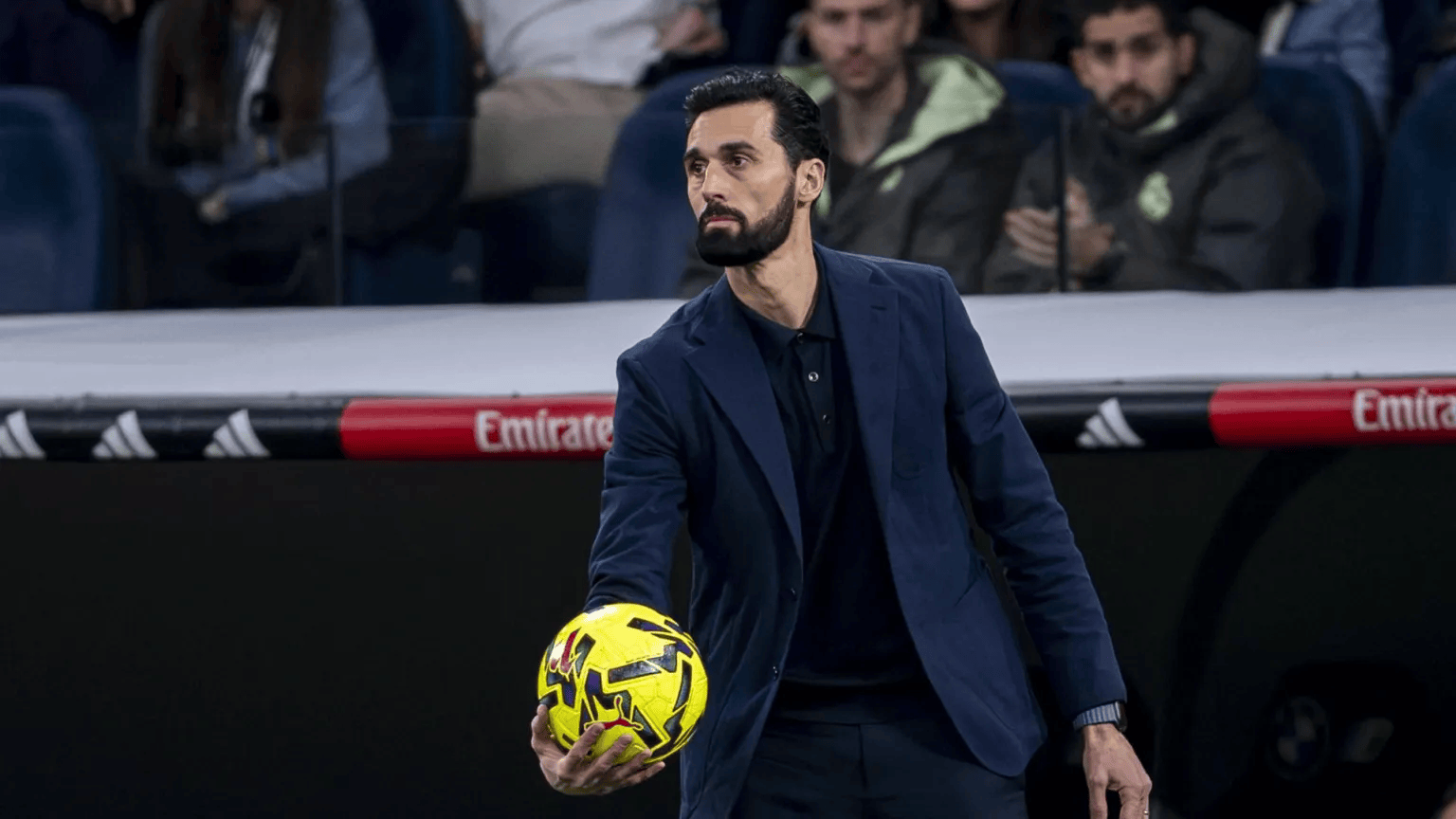 科贝：阿韦洛亚用人引发质疑，频繁变阵让皇马更衣室不满