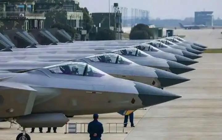 先数量，再质量！加油⛽！【军事 数据！空军现役飞机数量超美国🇺🇸】美媒《军事