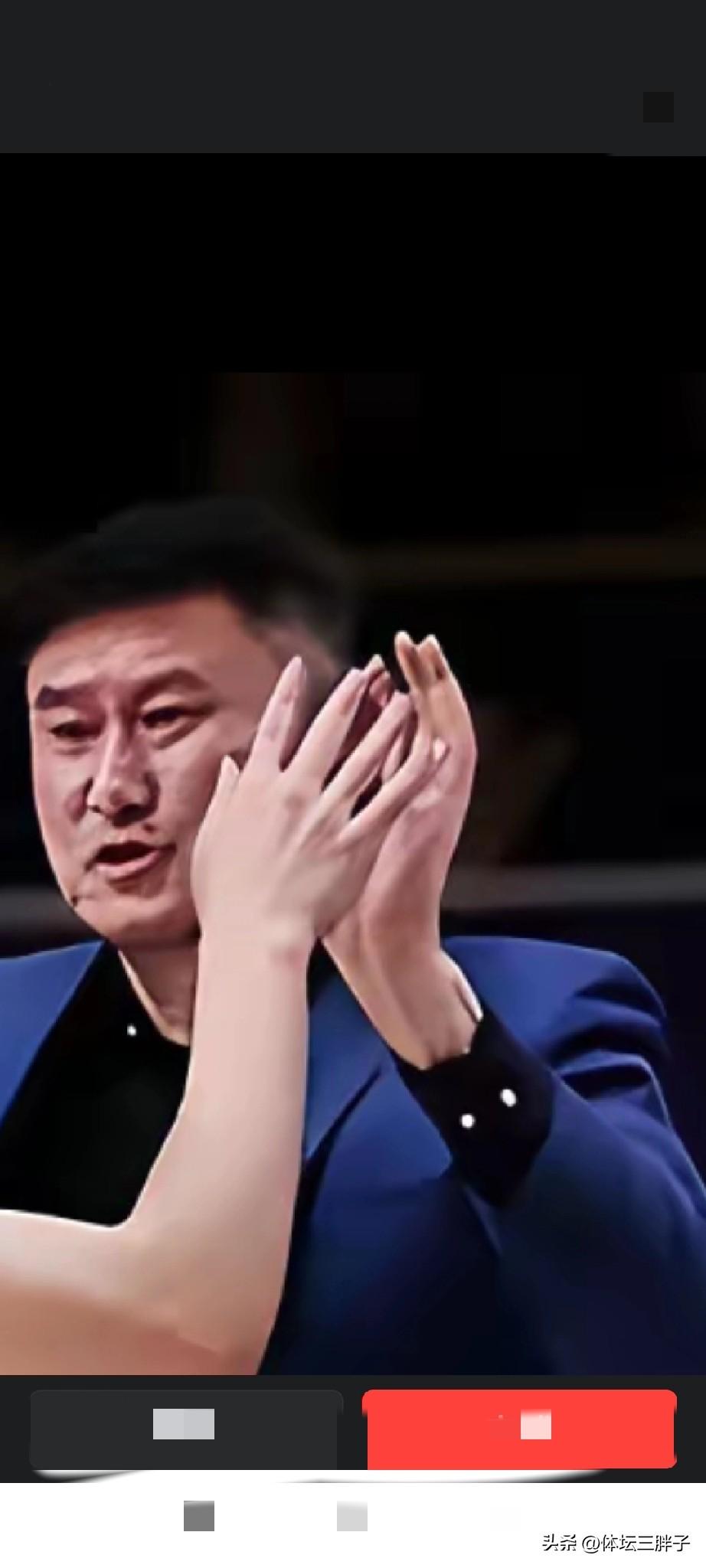 杜峰还真是越打越滑稽，今晚其实有山东男篮的比赛，小编实在没忍住，还是看了广东男篮