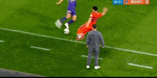 今天天津津门虎对青岛海牛队员这对抗是够足了，让青岛海牛队员还是不太适应，不过天津