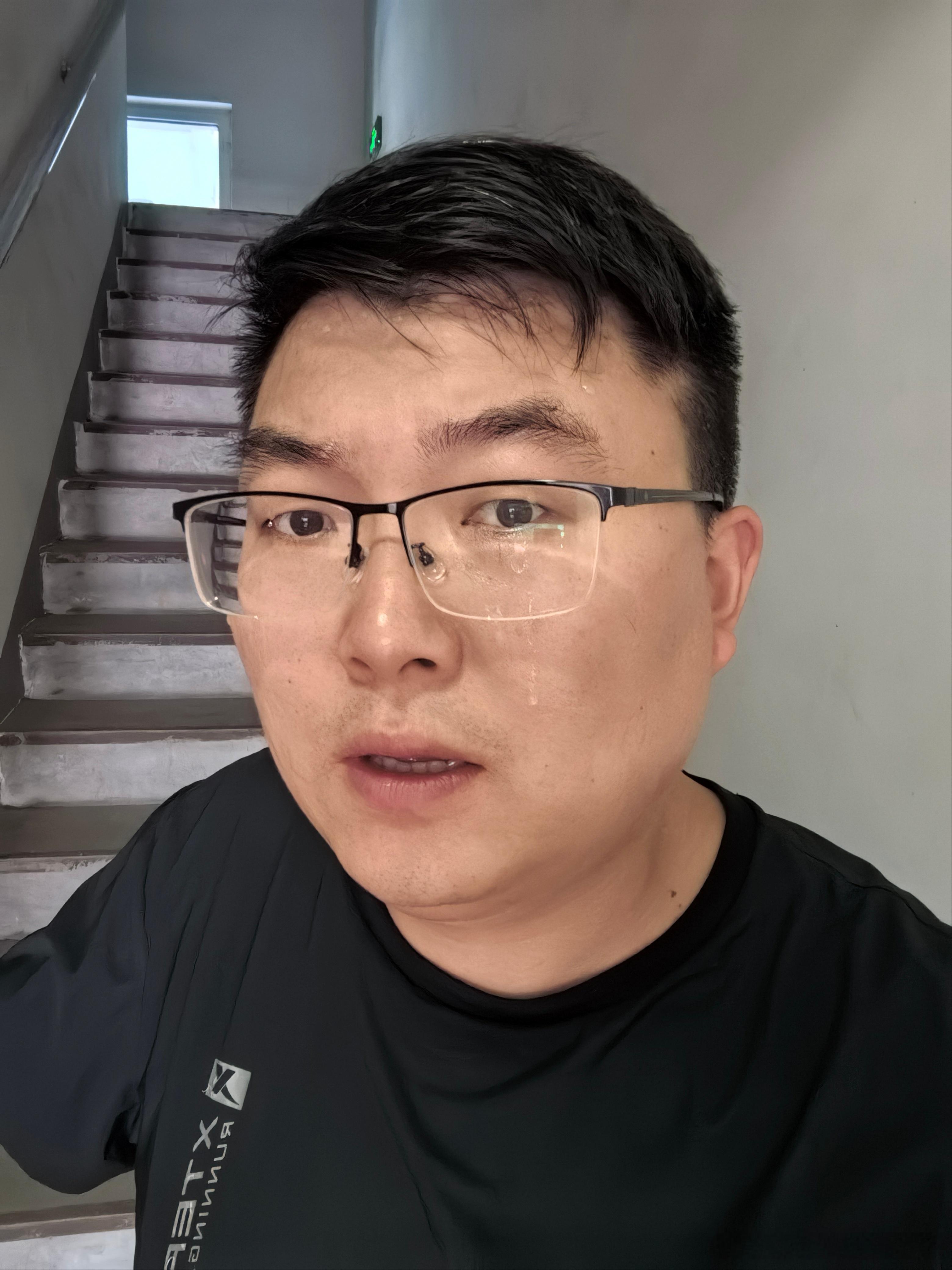 如果你不玩手机，早晨能七点起床，你会觉得一天时间好长。小时候课间十分钟，都能跑操