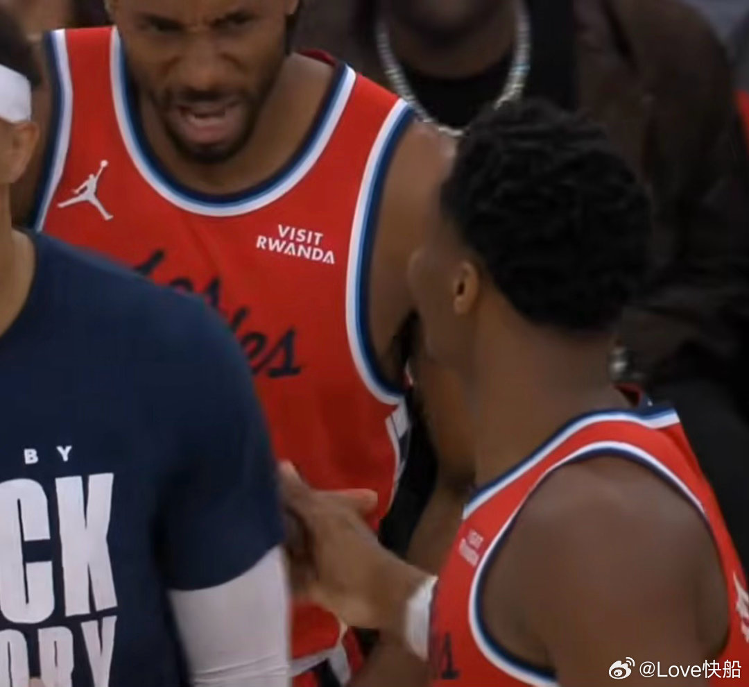 据随队记者报道，在马瑟林对阵魔术队错失绝杀球后，科怀·伦纳德对他说的是：“嘿，没