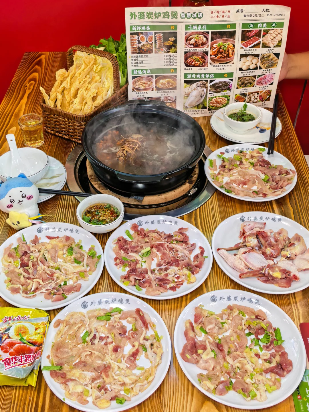 地道炭炉鸡煲！老广人排队也要吃的。。