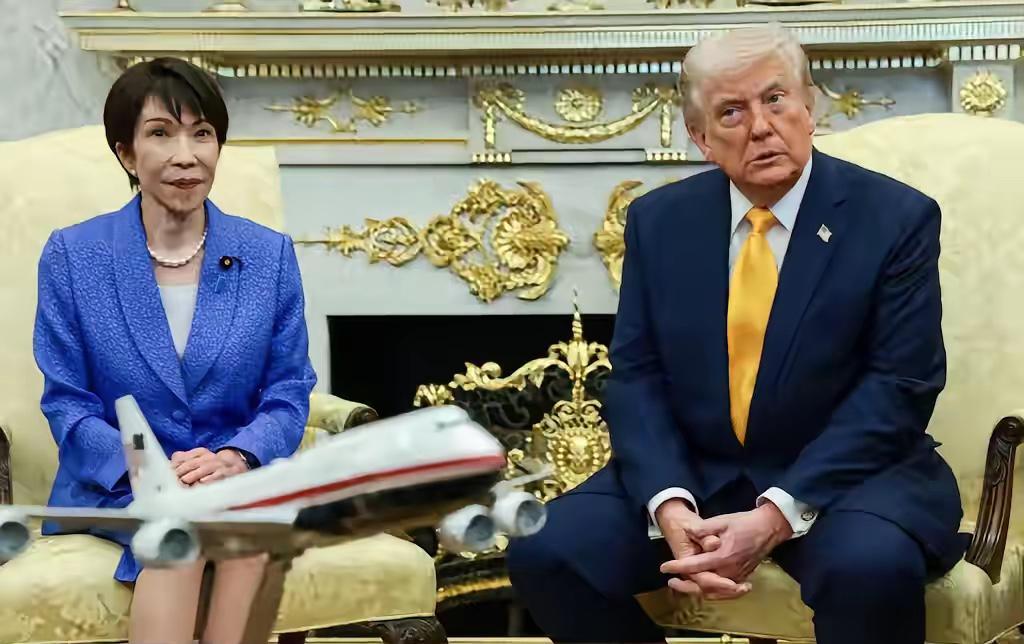 中美交锋第一个被摆上餐桌的就是日本。

中美博弈里，日本先被推到前面，成了美国的