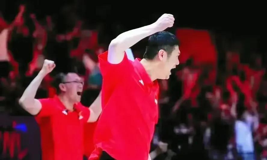 在巴黎奥运会周期，由主教练蔡斌执教的中国女排，一遇到日本，多米尼加，和加拿大等几