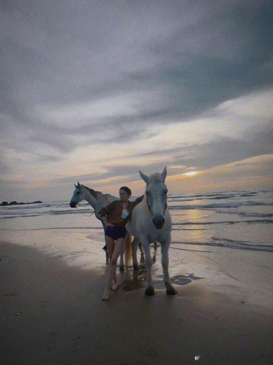 杨幂 你看又一个拍婚纱的杨幂的婚纱造型真的惊艳到我了，完美展现出好身材和好气质，