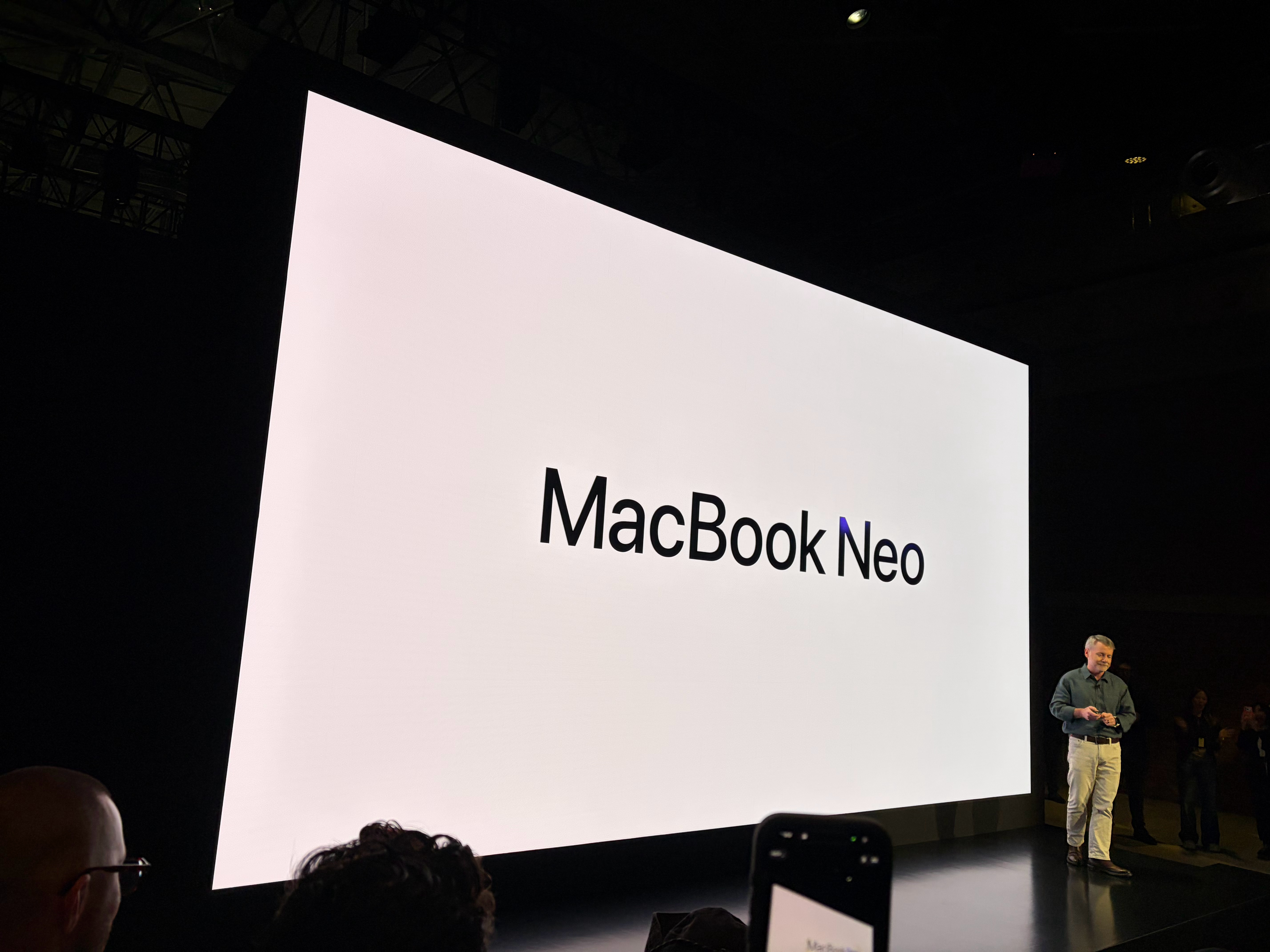 全新 MacBook Neo 正式发布！13 英寸，铝金属，全面屏，4 个颜色，