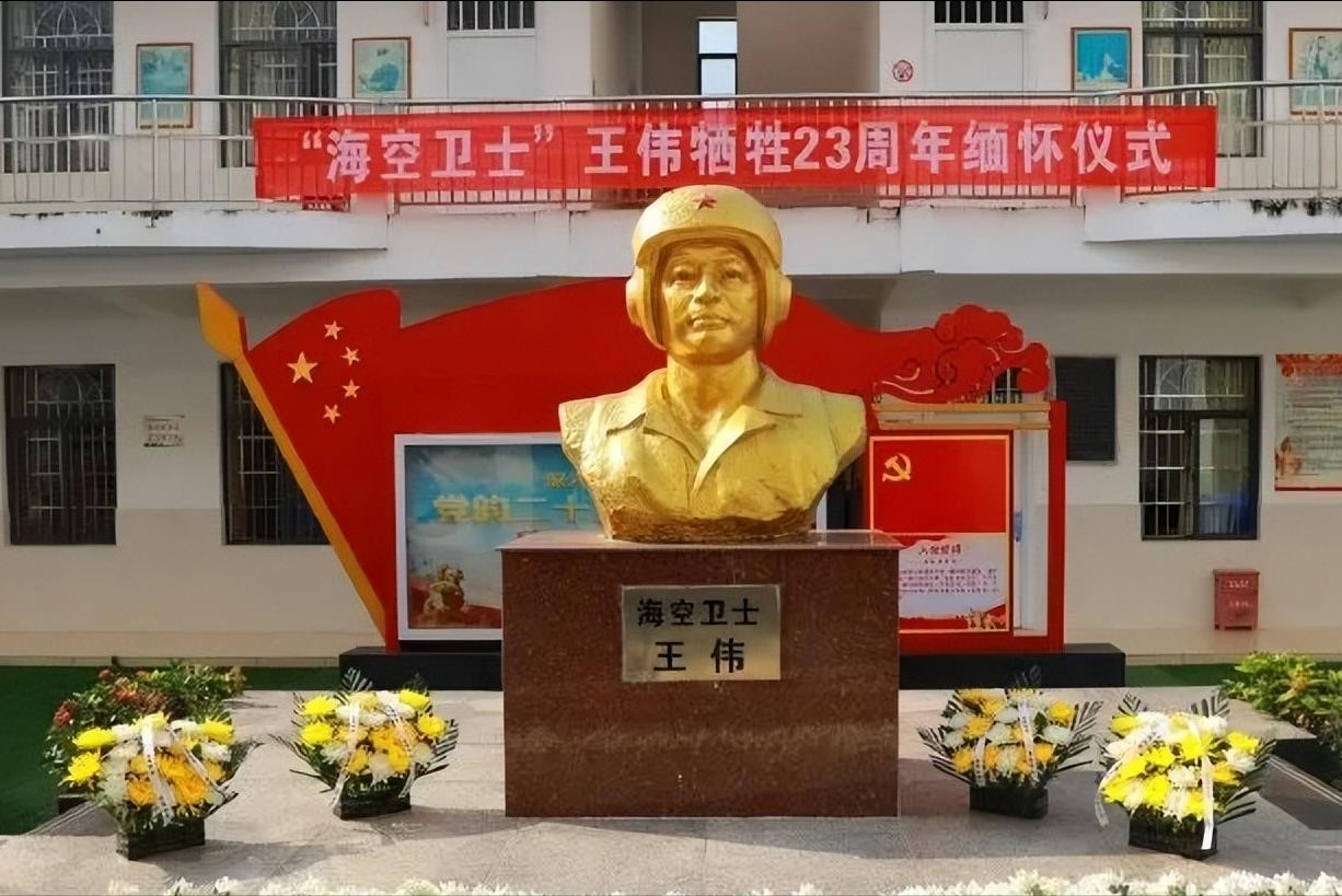 空军飞行员王伟离开我们已经23年，但中国的南海依旧不平静。美国仍然煽风点火，菲律