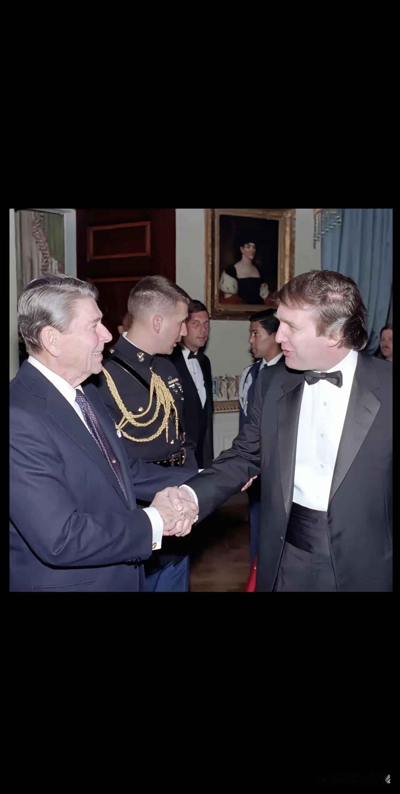 39年前，老特和里根握手，那时候老特在地产界就已经小有名气了，能够得到总统的接见