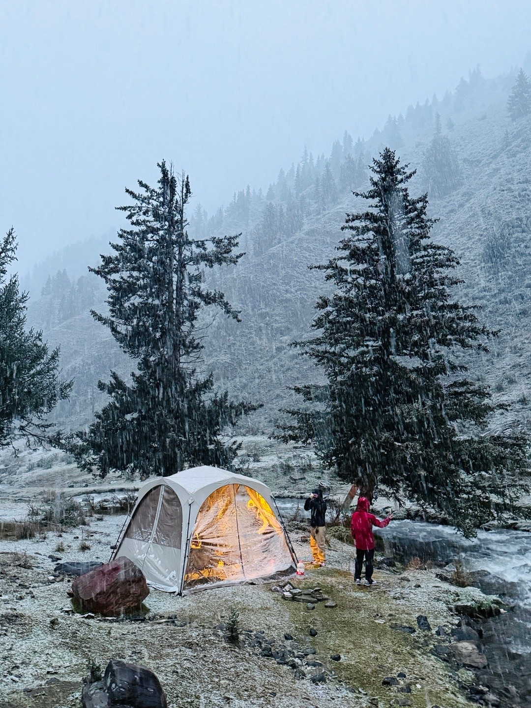 在甲根坝一天内经历了大太阳 冰雹 大雪 可能这就是旅行的意义吧[送花花]☀️🌨