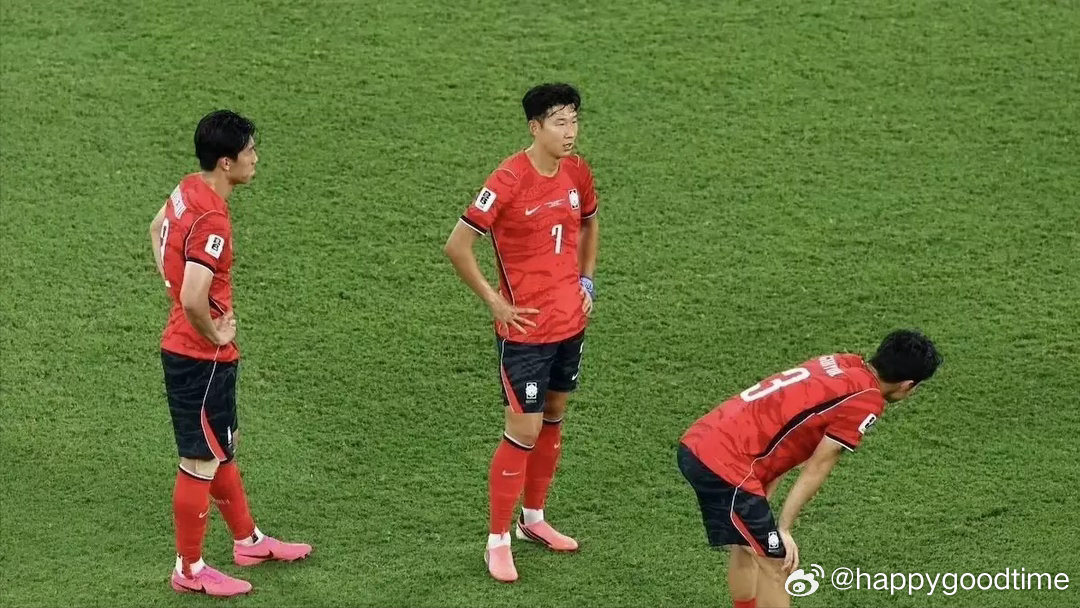 韩国队痛失好局，从“打平就出线”变成被动等待其他场次结果。全网球迷集体化身精算师