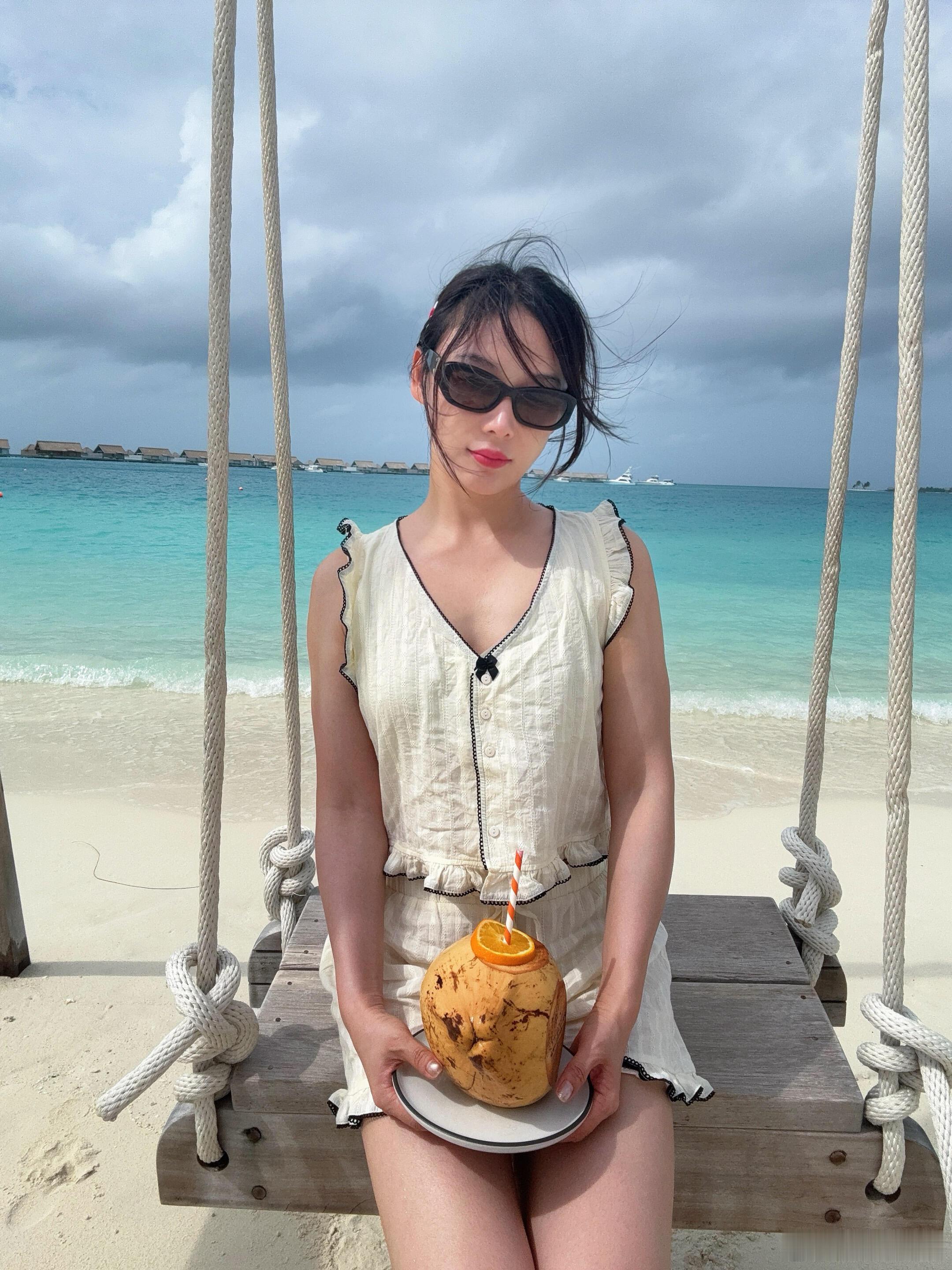袁姗姗马尔代夫度假🏖 ​​​